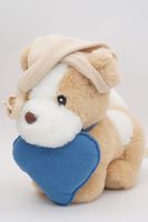 Мягкая игрушка Щенок Оскар 20/25 см с голубым сердцем и в бежевом колпаке с кисточкой, 0709020-57-60