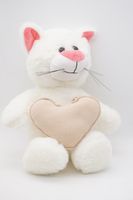 Мягкая игрушка Кошка Глория, 24/35 см, с шариками для мелкой моторики, с бежевым сердцем, 0800823-61