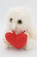 Мягкая игрушка Сова Лия, светлая с красным флисовым сердцем, 08184A24-44