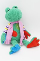 Мягкая игрушка Лягушка Герда, 20 см, во флисовом шарфе цикламен, 0888020-51